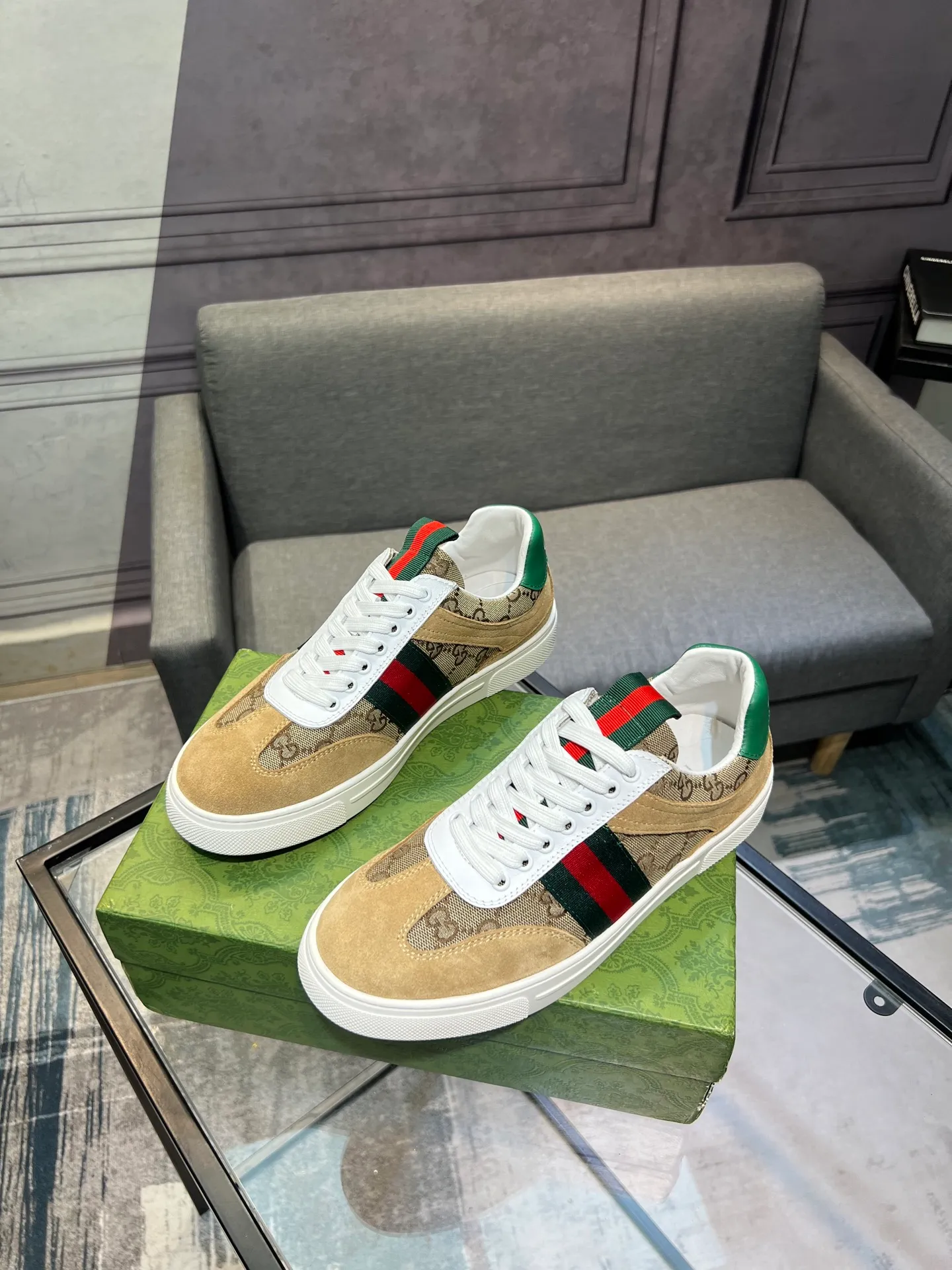 Men's Men's Shoes 💰440 Gucci Gucci's latest trendy shoes and casual shoes are popular in physical stores, new spring and summer comfortable imported custom original cowhide, unique jacquard fabric element design. With sheepskin lining, original bottom, 💪 details determine quality, you can enter and leave the counter at will, welcome to compare🇮🇹, code number 38-44 (45 customized)